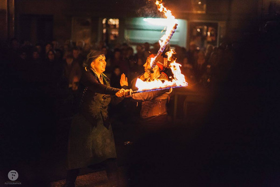 Bild: Feuershow / LED-Scharzlichtshow