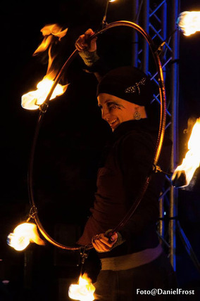 Bild: Feuershow / LED-Scharzlichtshow